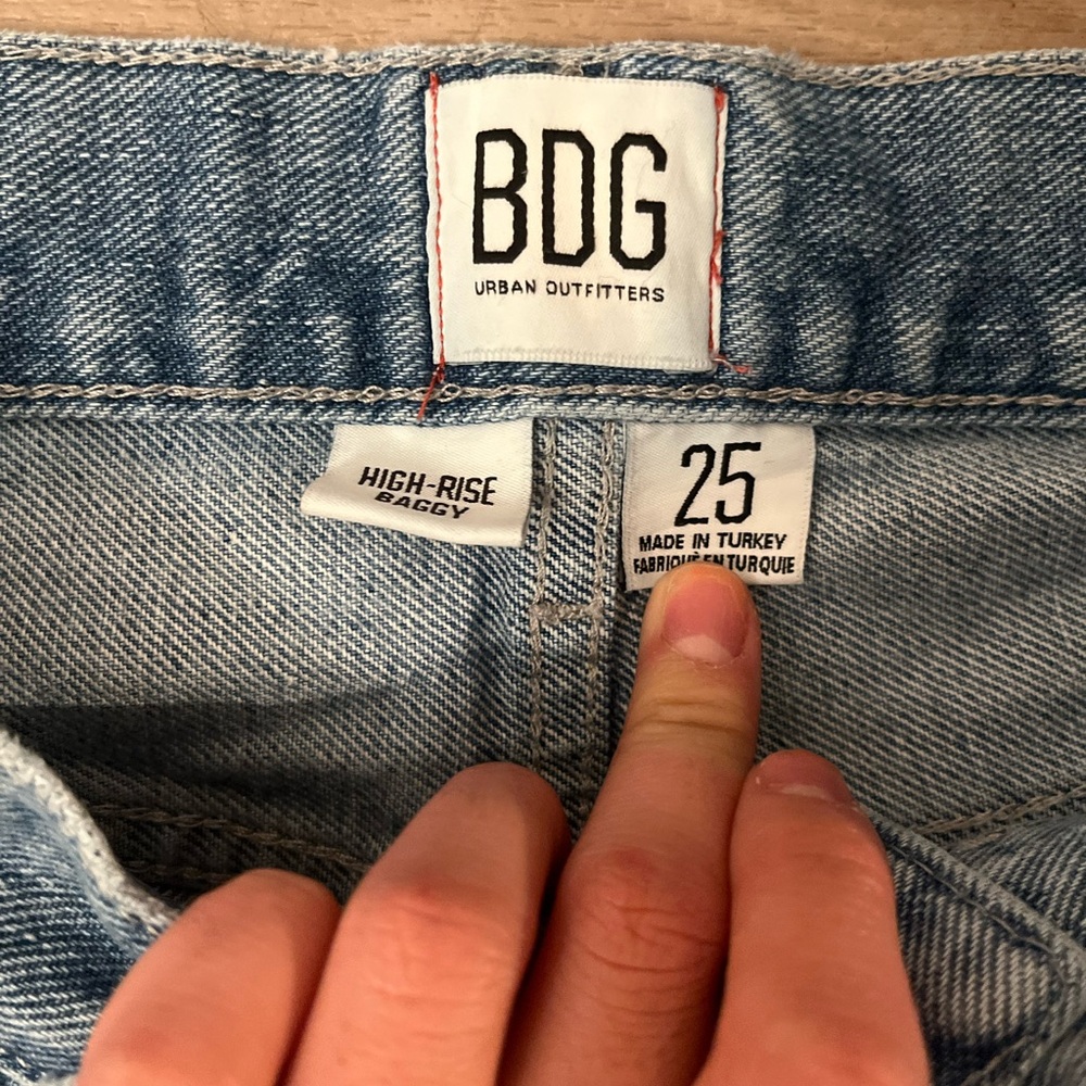 BDG HIGH RISE BAGGY JEANS 25